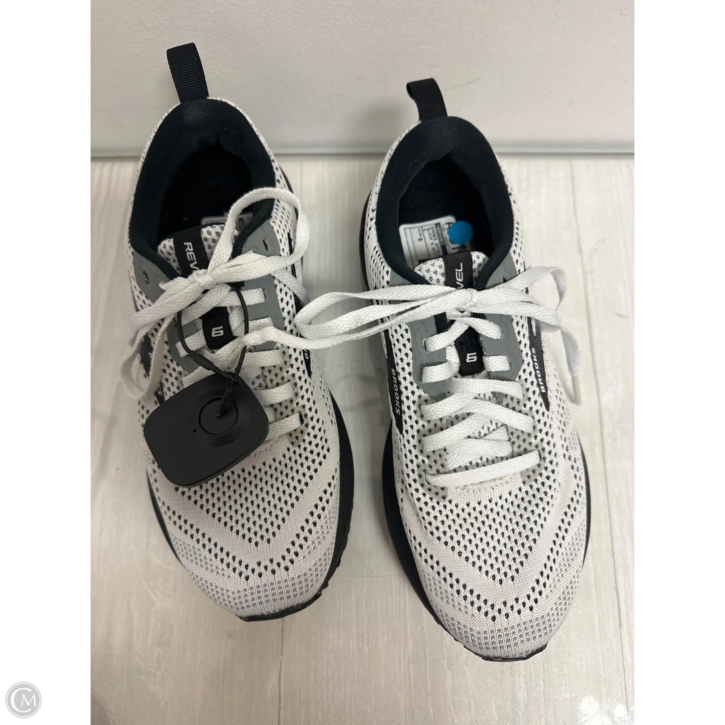 Shoes Athletic By Brooks In Black & White, Size: 6