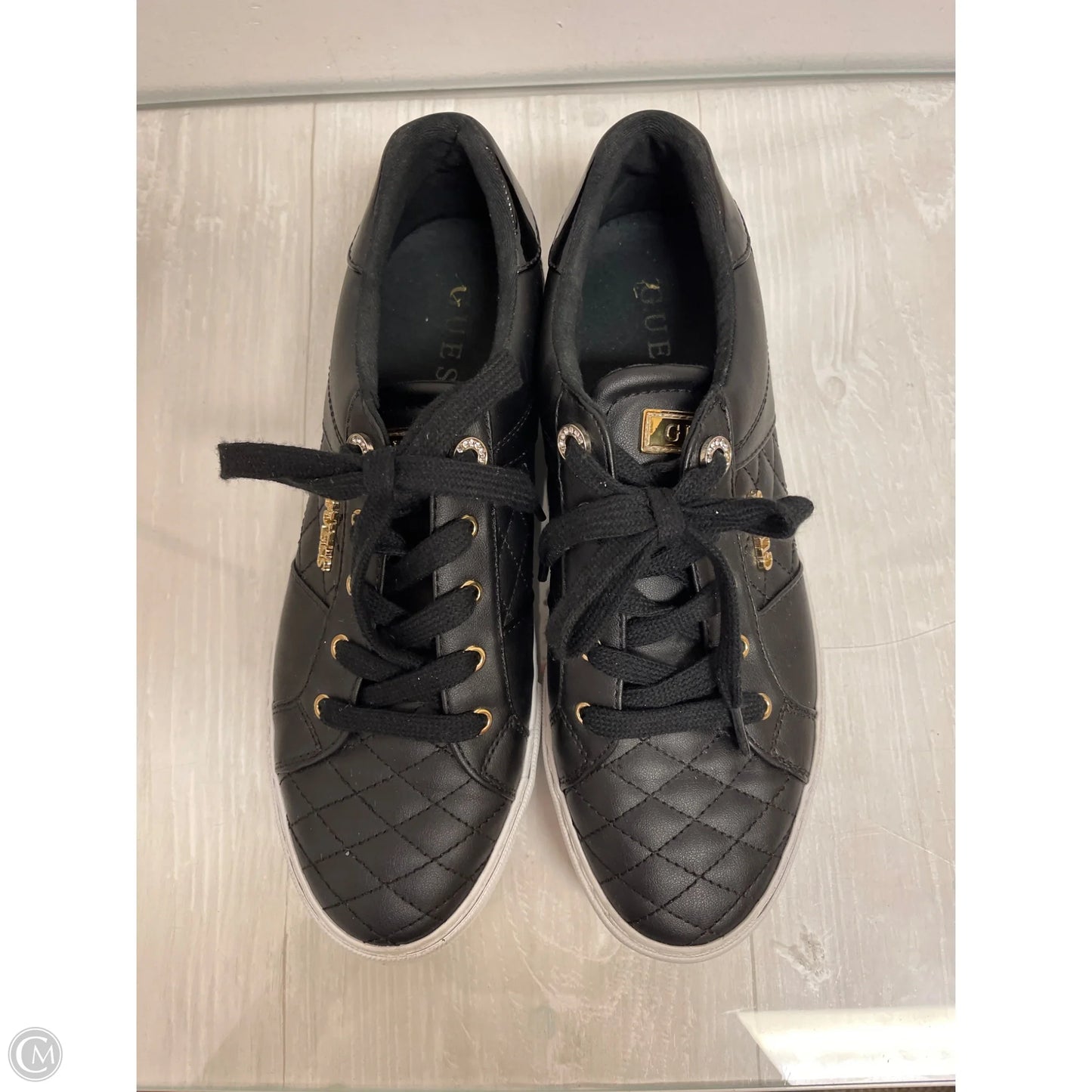 Shoes Sneakers By Guess In Black, Size: 10
