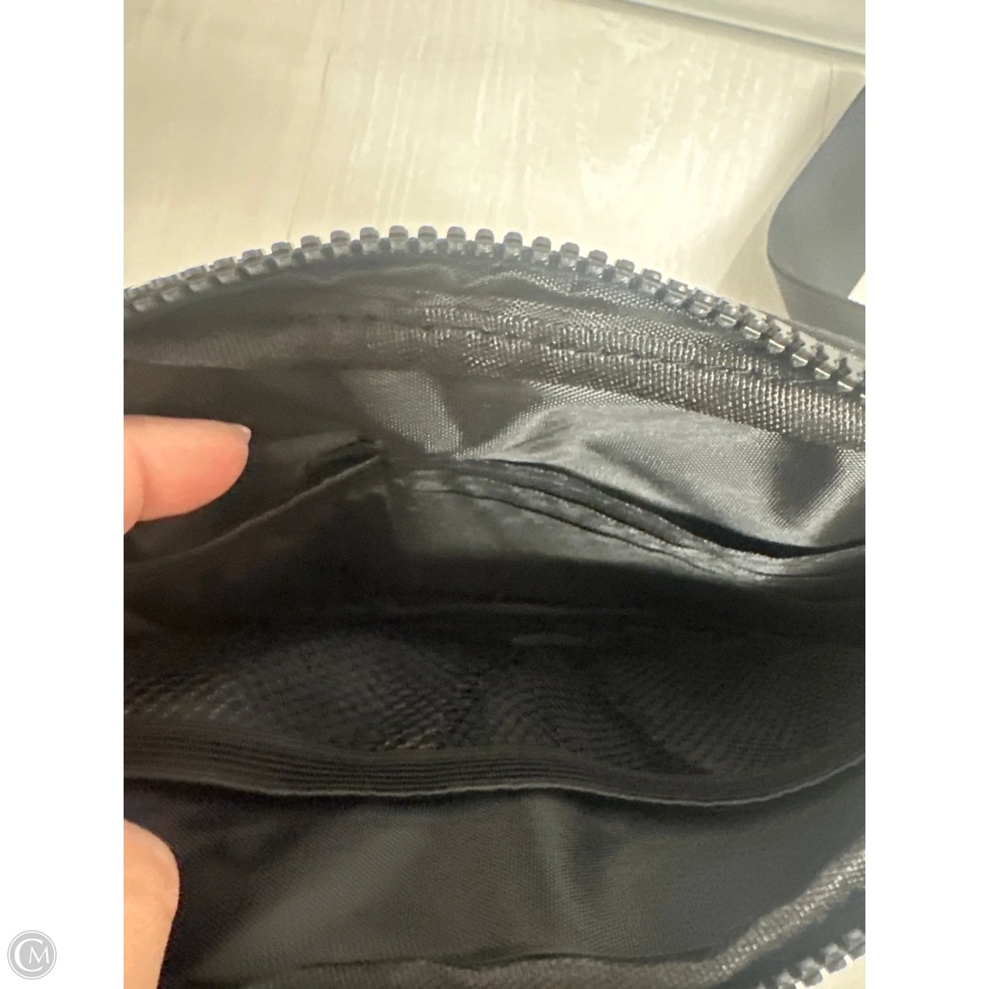 Wristlet By Clothes Mentor, Size: Medium