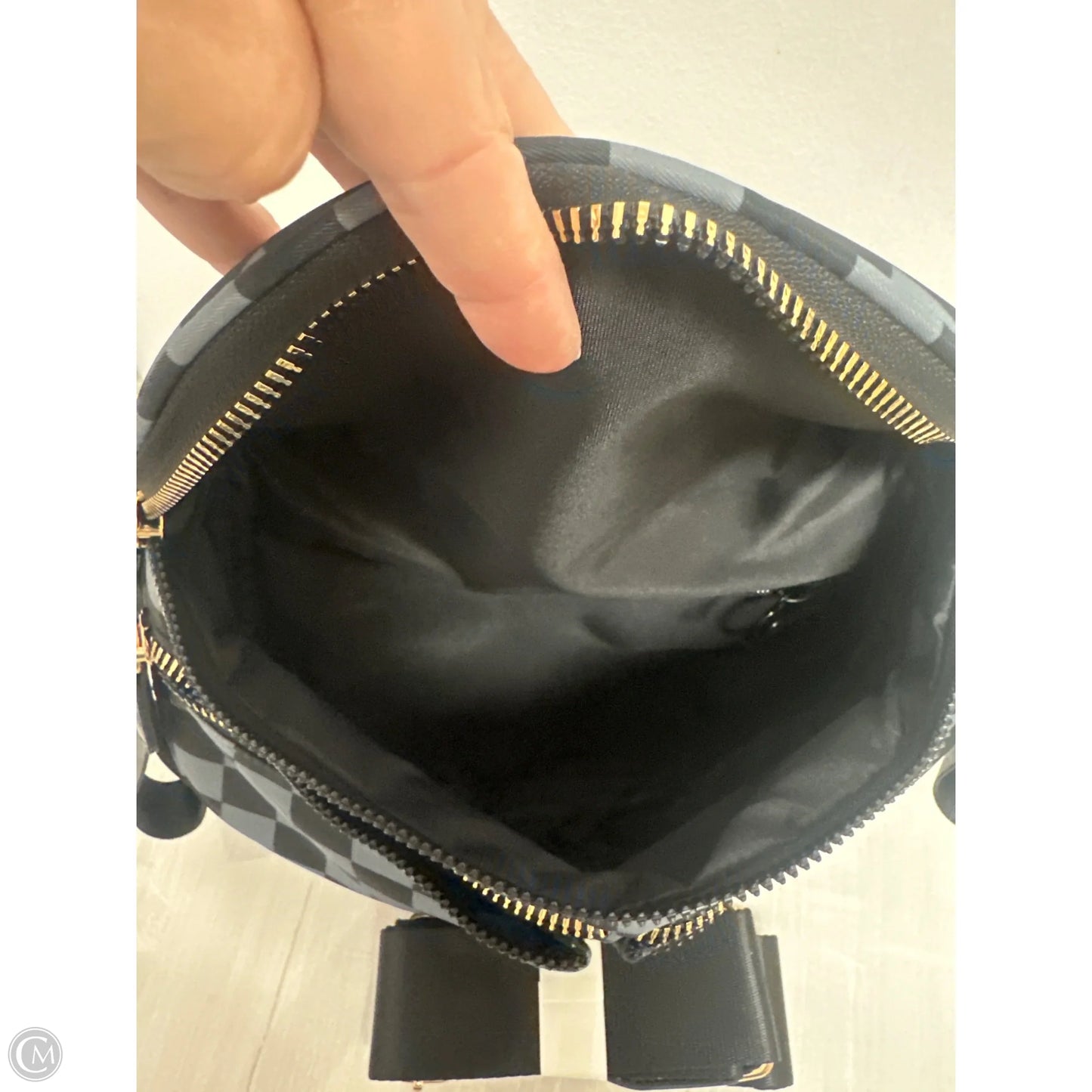 Crossbody By Clothes Mentor, Size: Large