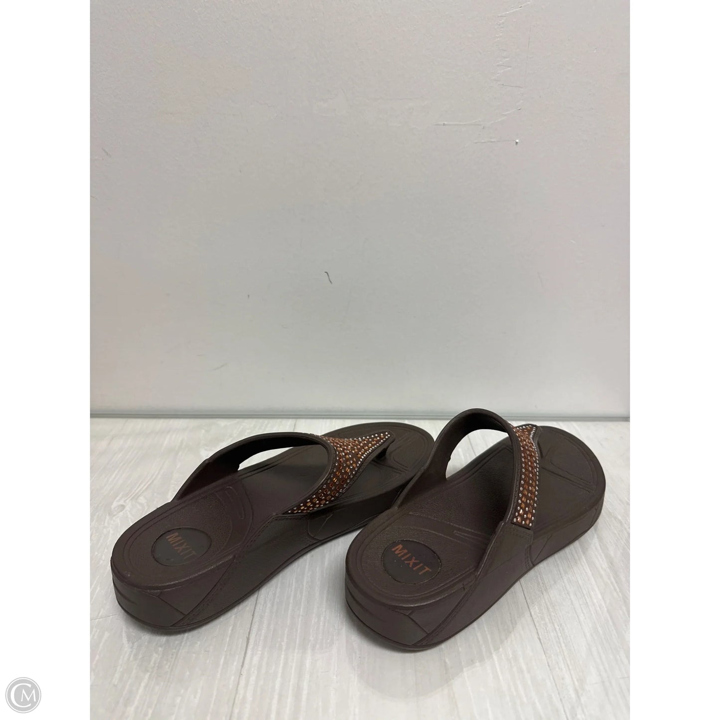 Sandals Flip Flops By Clothes Mentor In Brown, Size: 8