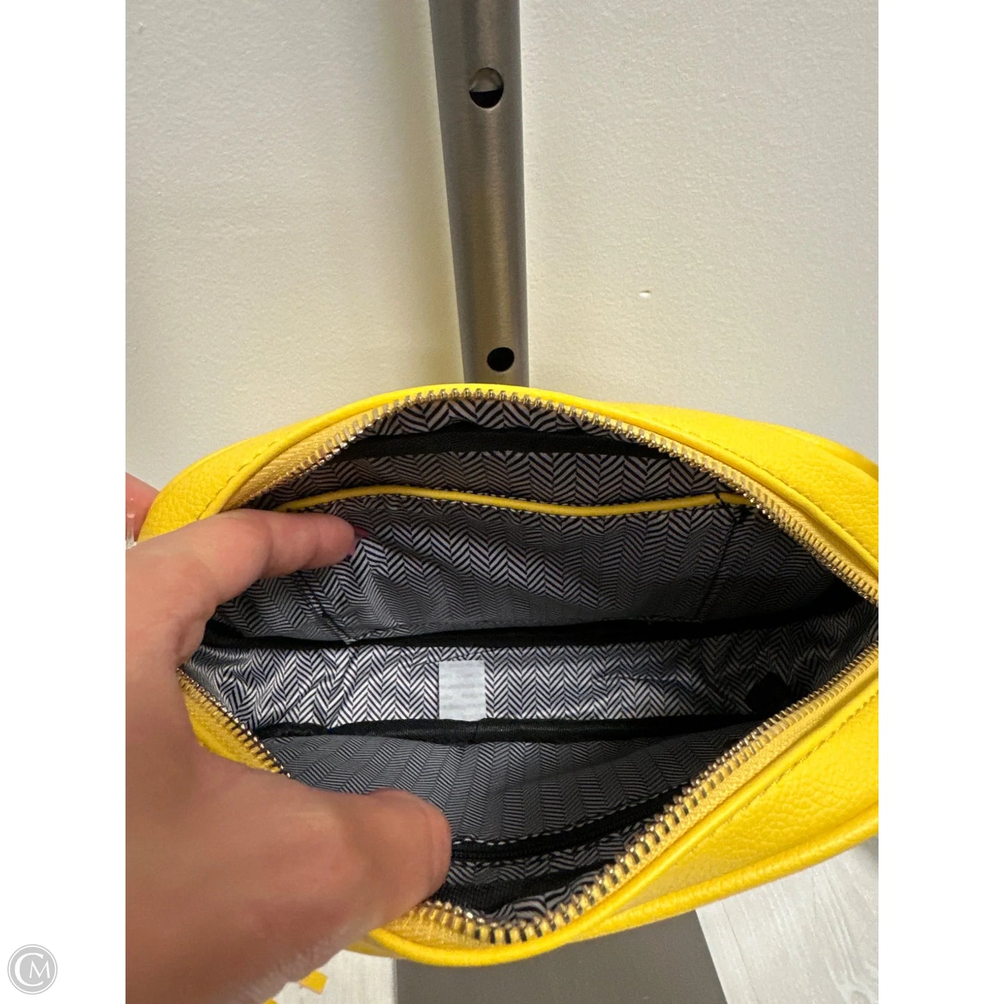 Crossbody By Clothes Mentor, Size: Small