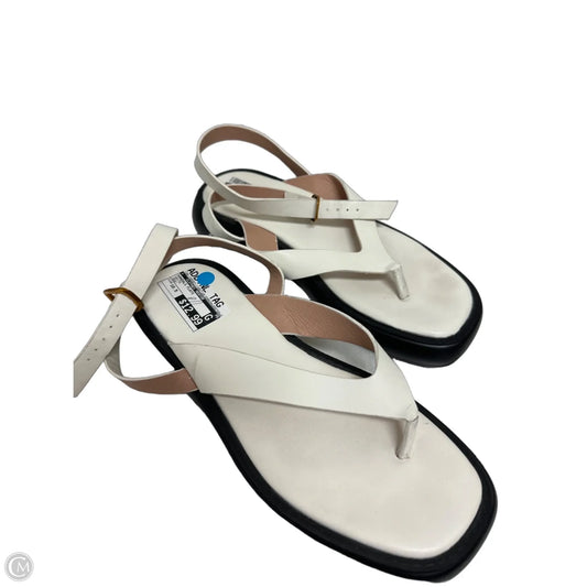 Sandals Flats By Clothes Mentor In White, Size: 10.5