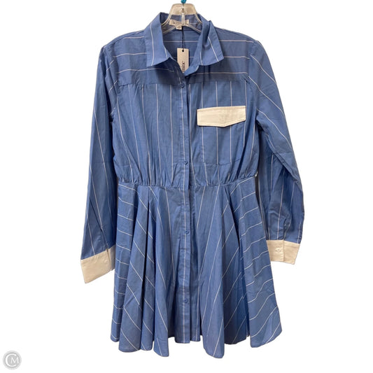 Dress Casual Short By Clothes Mentor In Blue & White, Size: M
