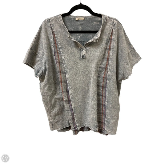 Top Short Sleeve By Clothes Mentor In Grey, Size: M