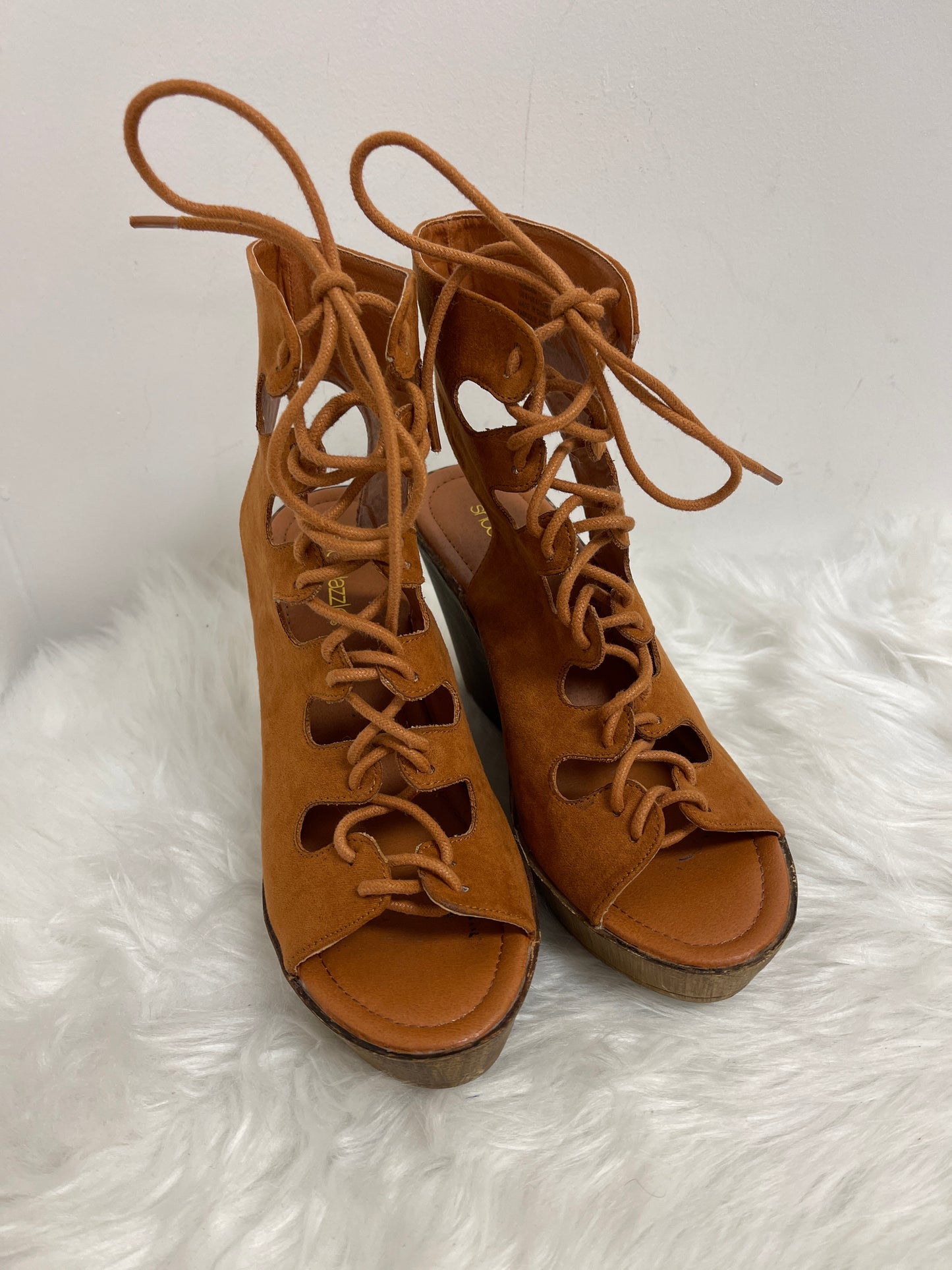 Tan Sandals Heels Wedge Shoedazzle, Size 8