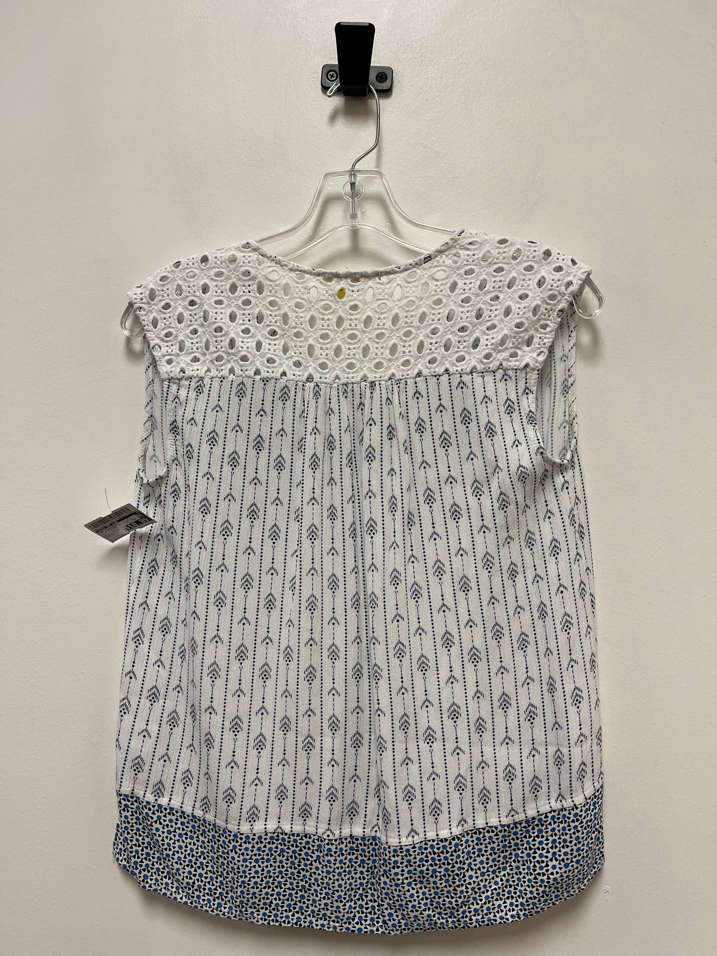 Top Sleeveless By Skies Are Blue In Blue & White, Size: S