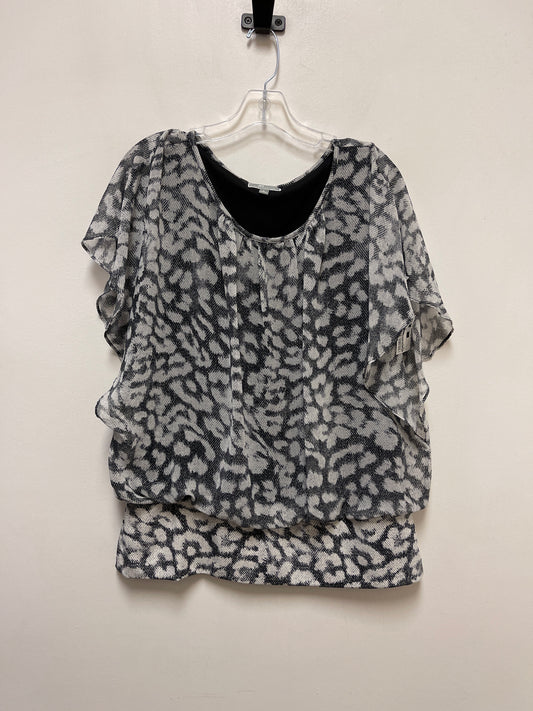 Top Short Sleeve By Jm Collections In Grey, Size: L