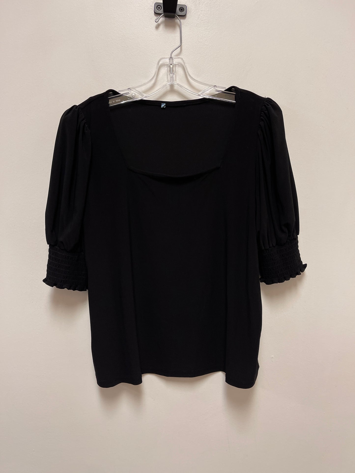 Top Short Sleeve By Clothes Mentor In Black, Size: M