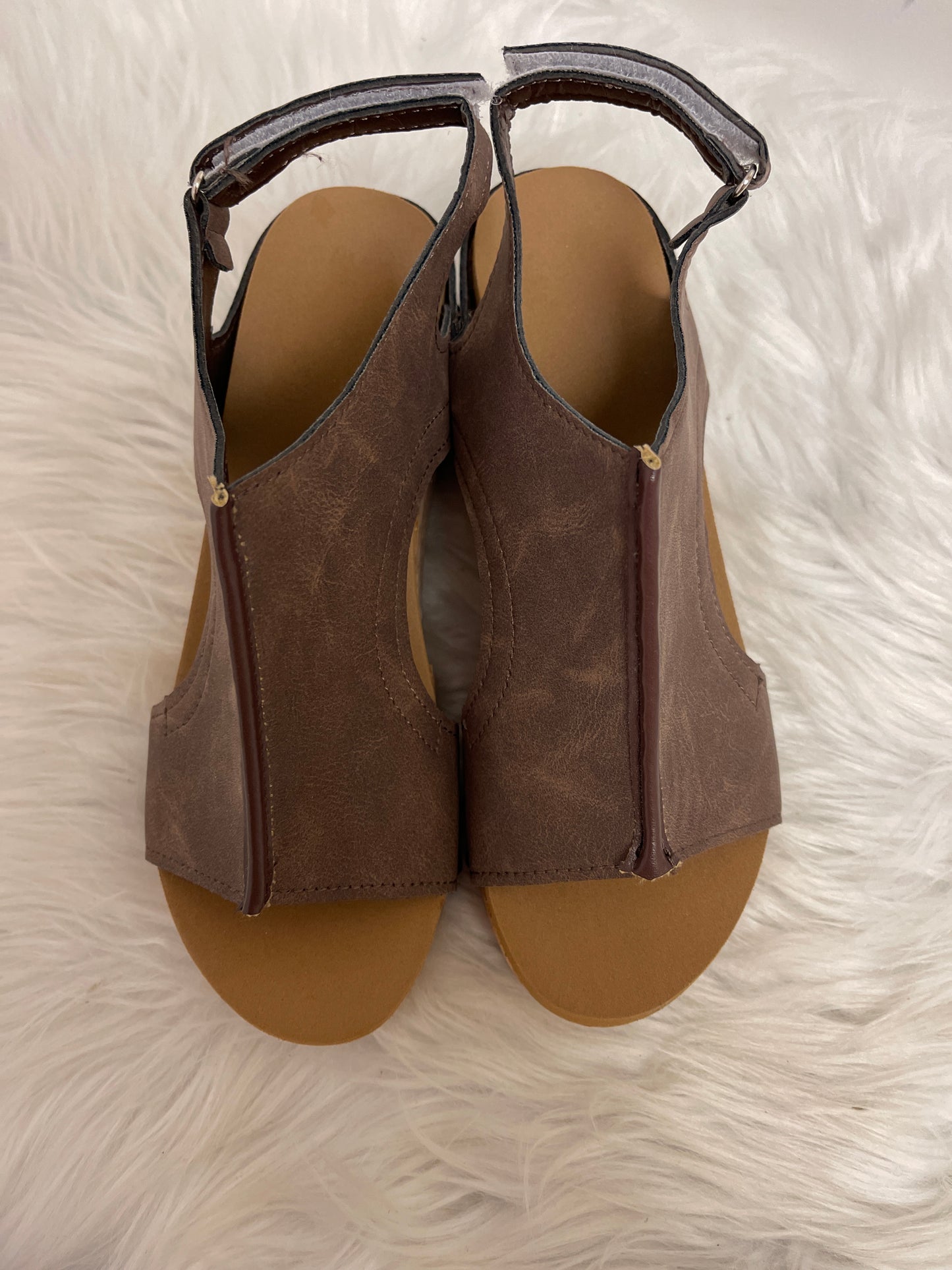 Sandals Heels Wedge By Clothes Mentor In Brown, Size: 5.5