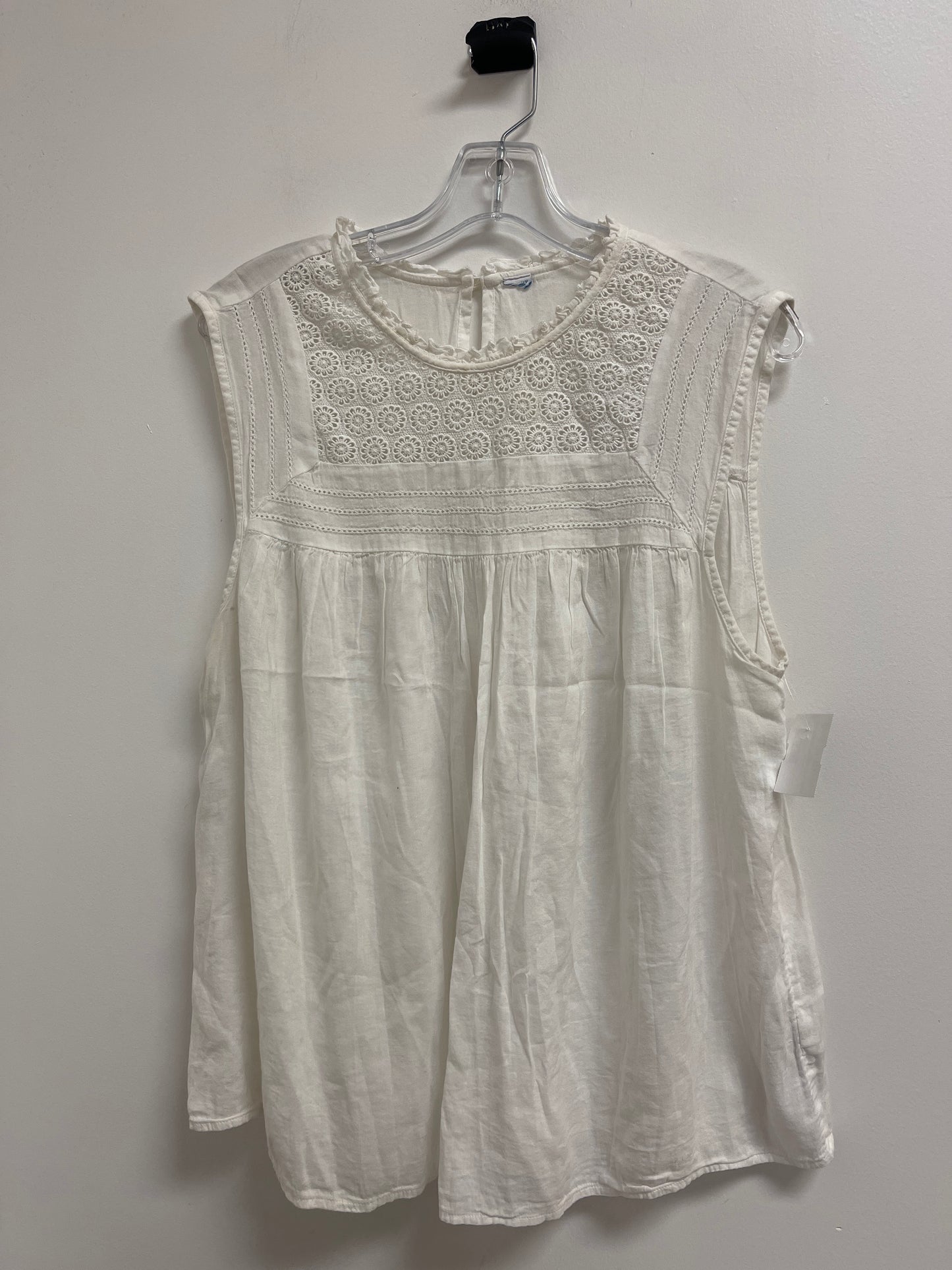 Top Sleeveless By Clothes Mentor In White, Size: M