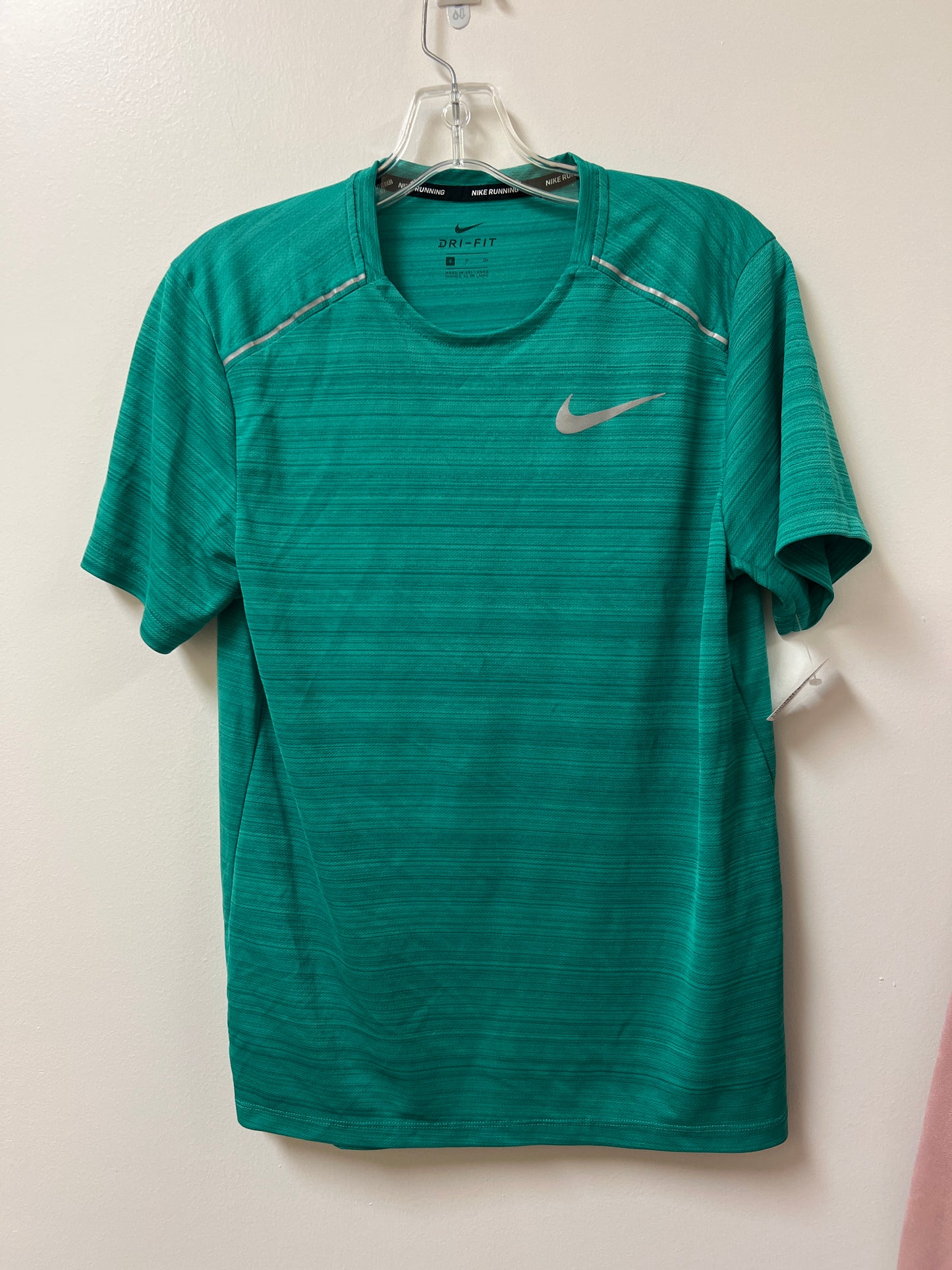 Athletic Top Short Sleeve By Nike In Green, Size: S