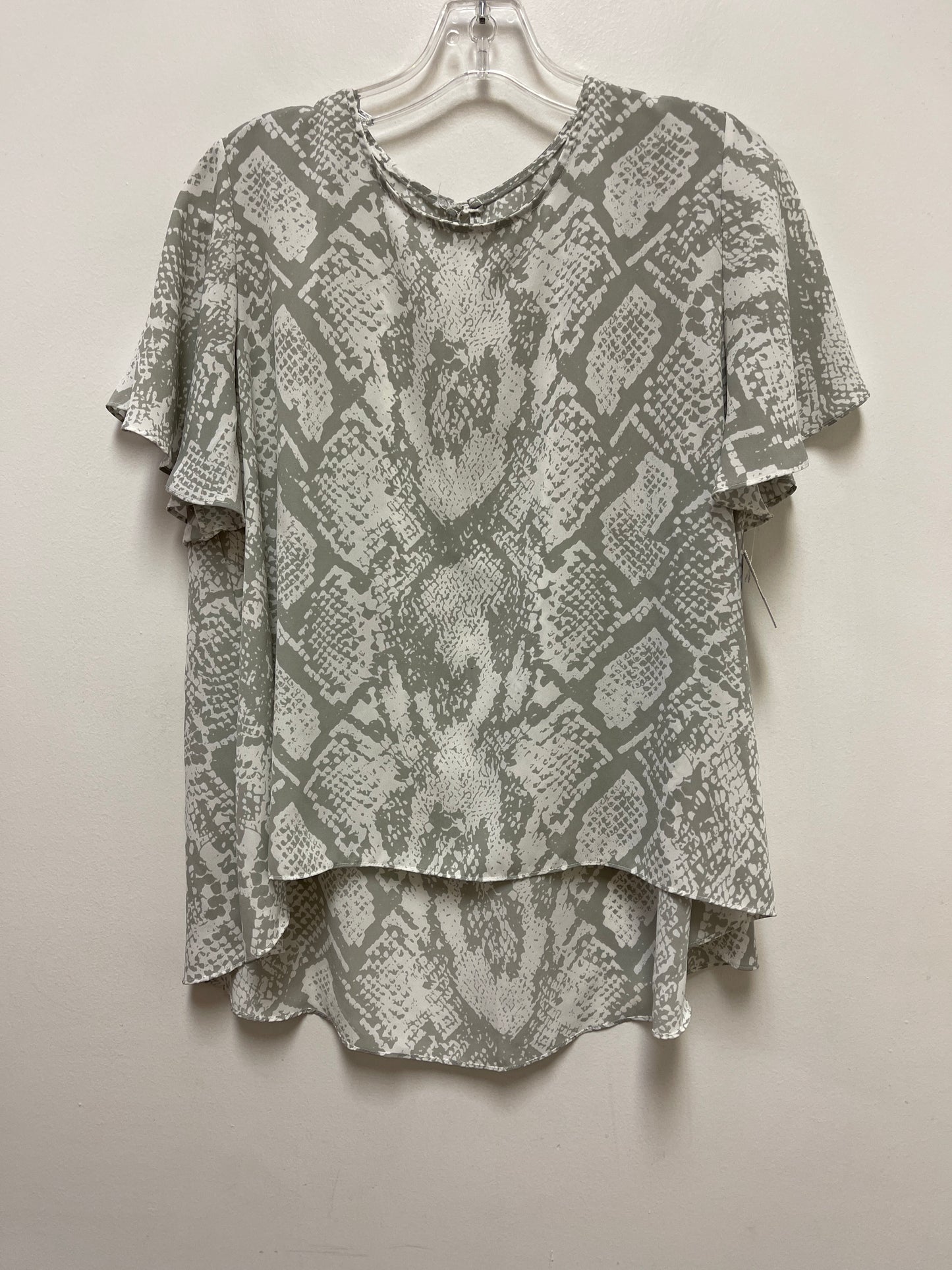 Top Short Sleeve By Clothes Mentor In Grey & White, Size: S