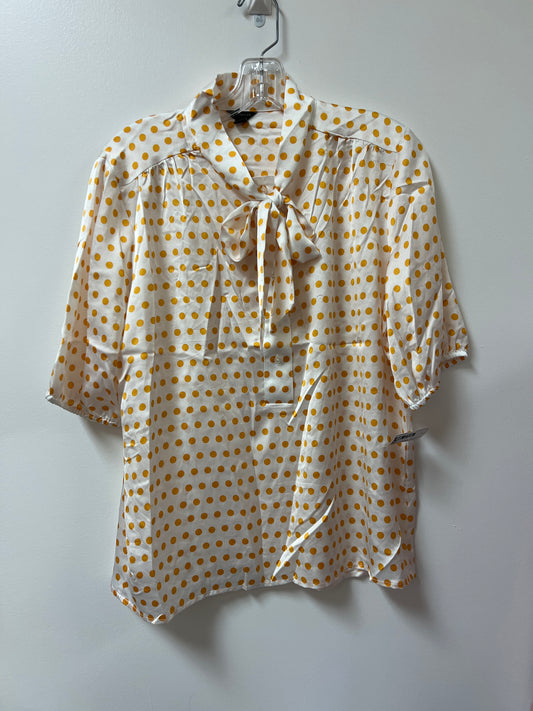 Top Short Sleeve By Ann Taylor In White & Yellow, Size: M