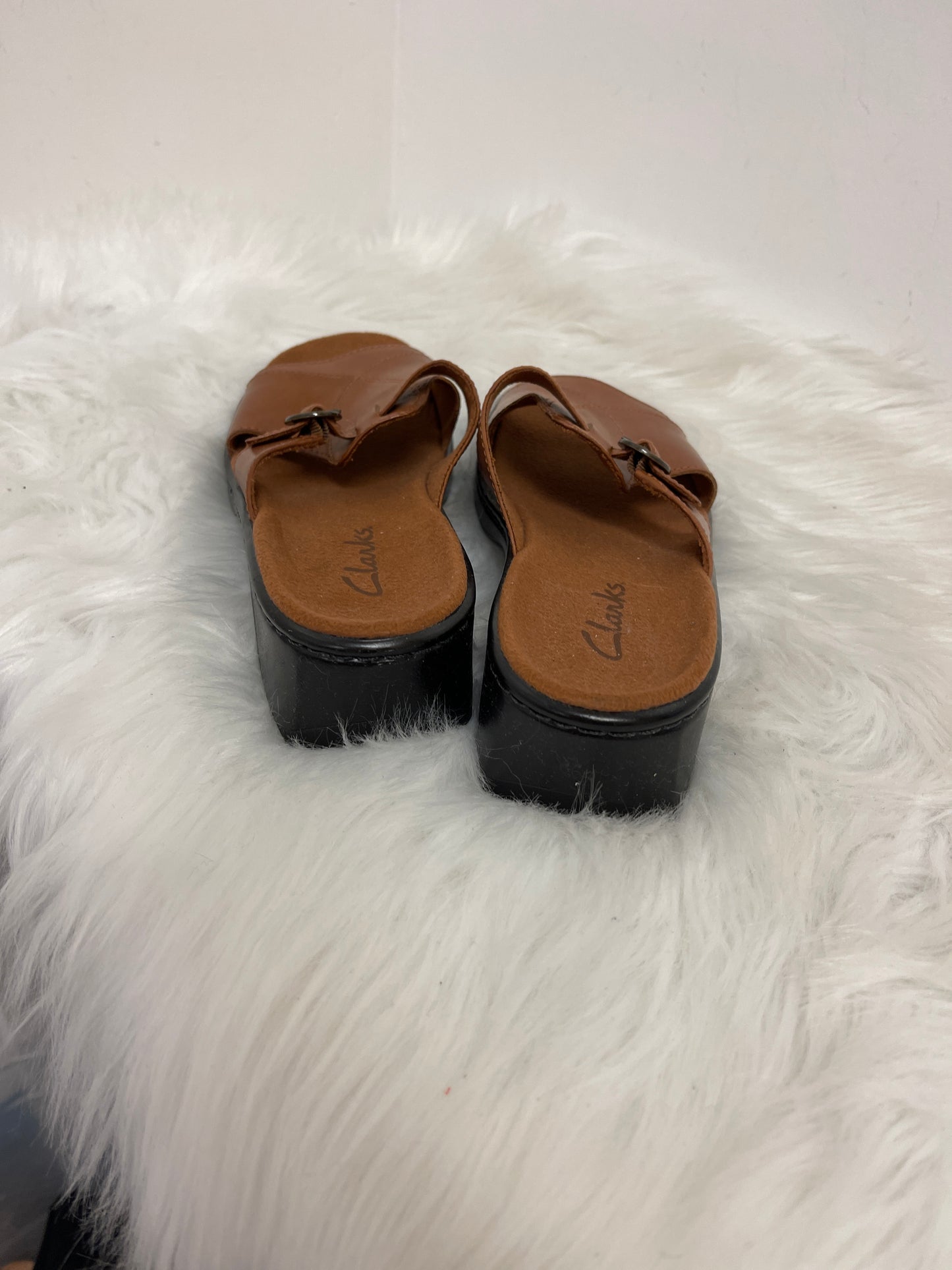 Sandals Flats By Clarks In Brown, Size: 7.5