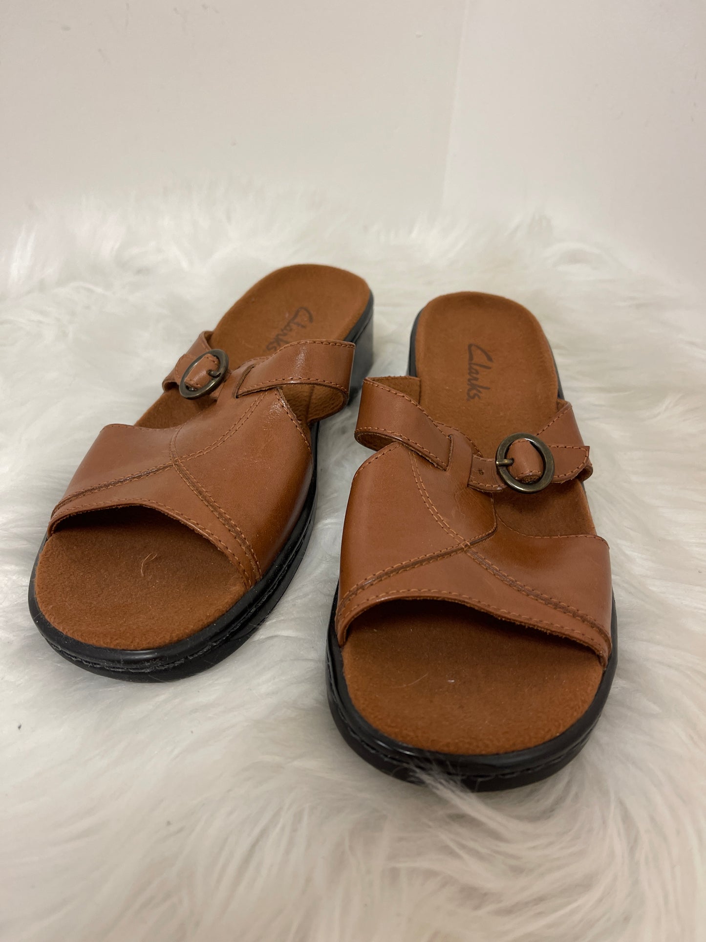 Sandals Flats By Clarks In Brown, Size: 7.5