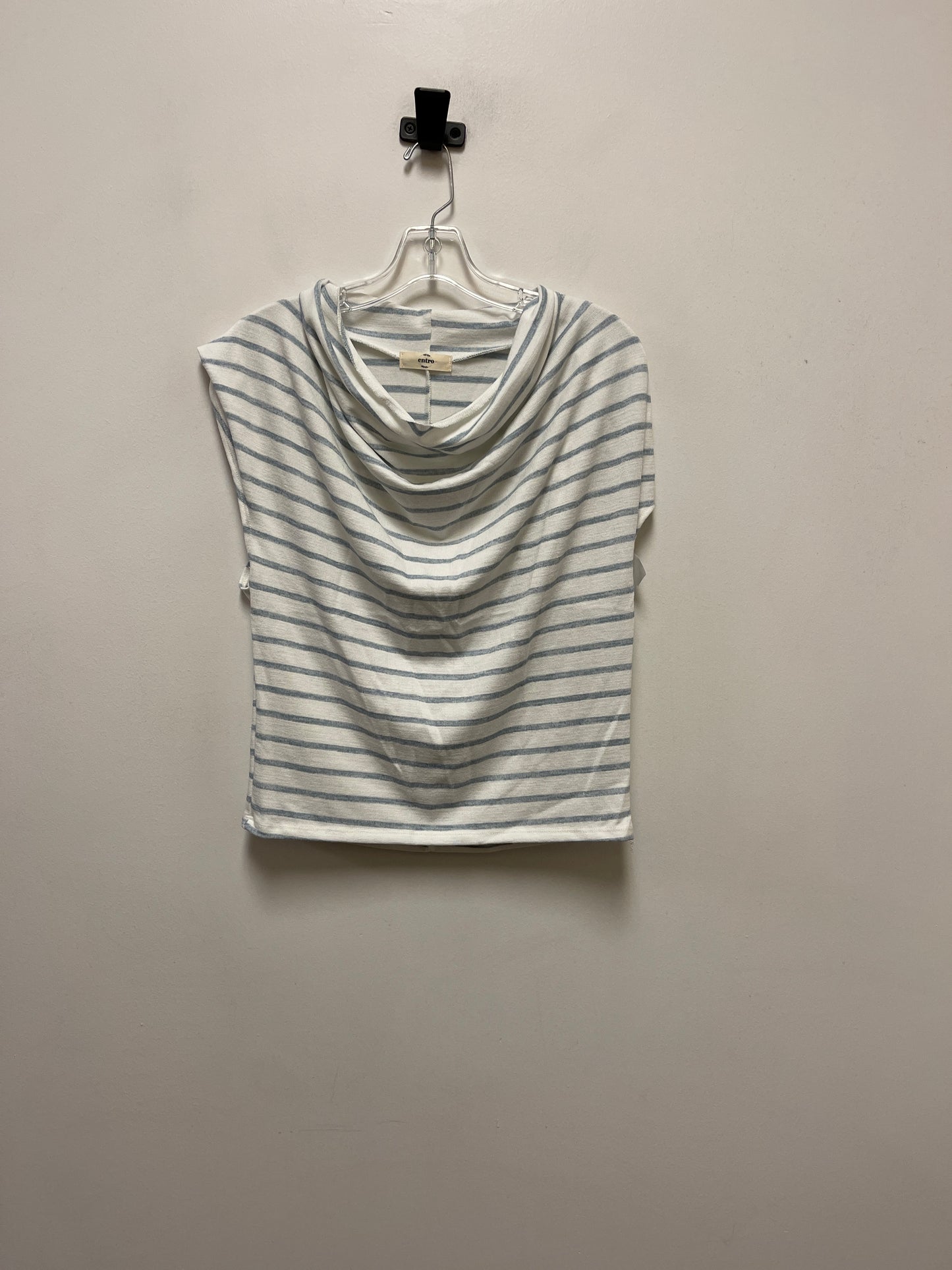 Top Sleeveless By Entro In Blue & White, Size: M