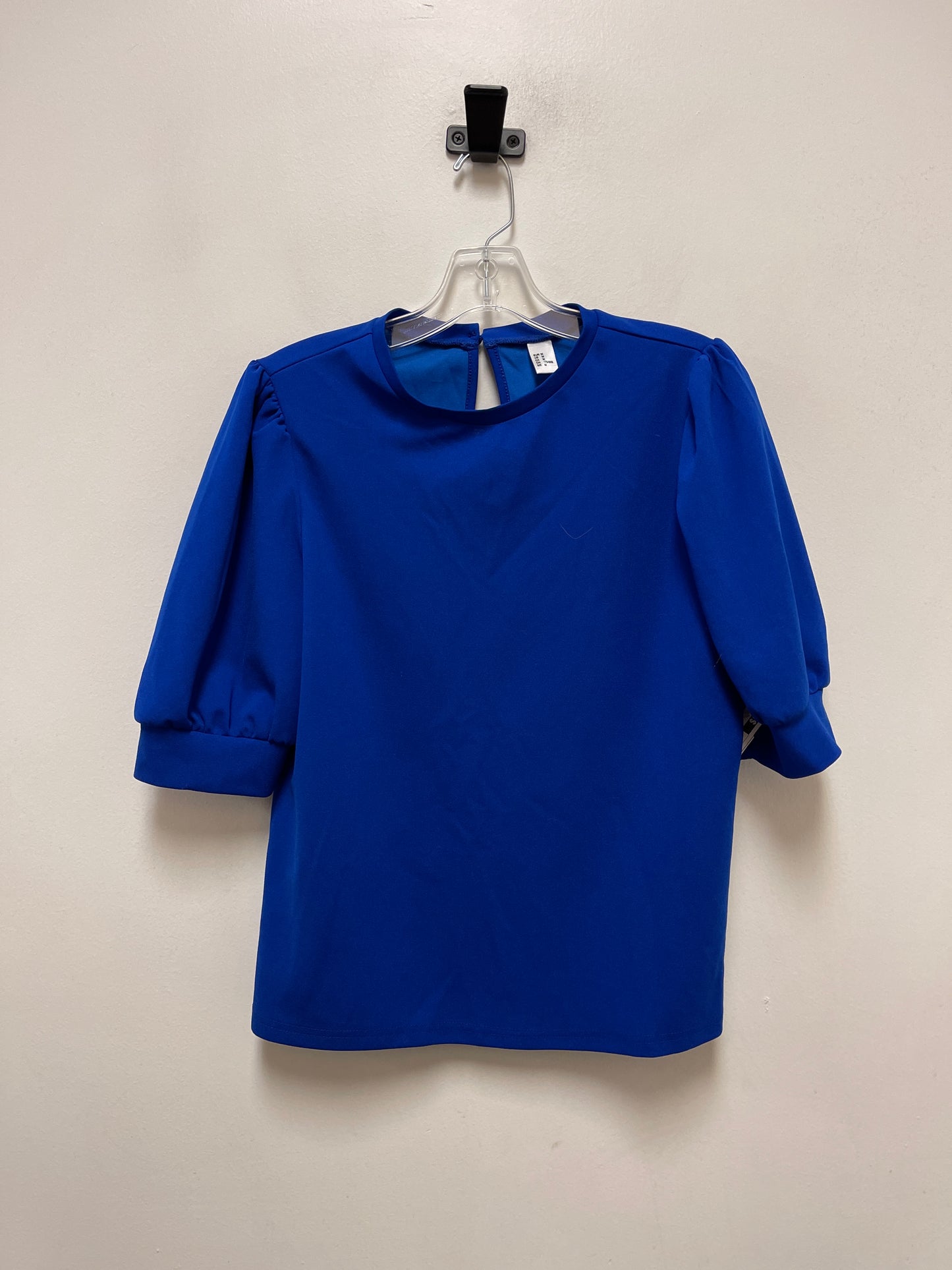 Top Short Sleeve By Clothes Mentor In Blue, Size: M