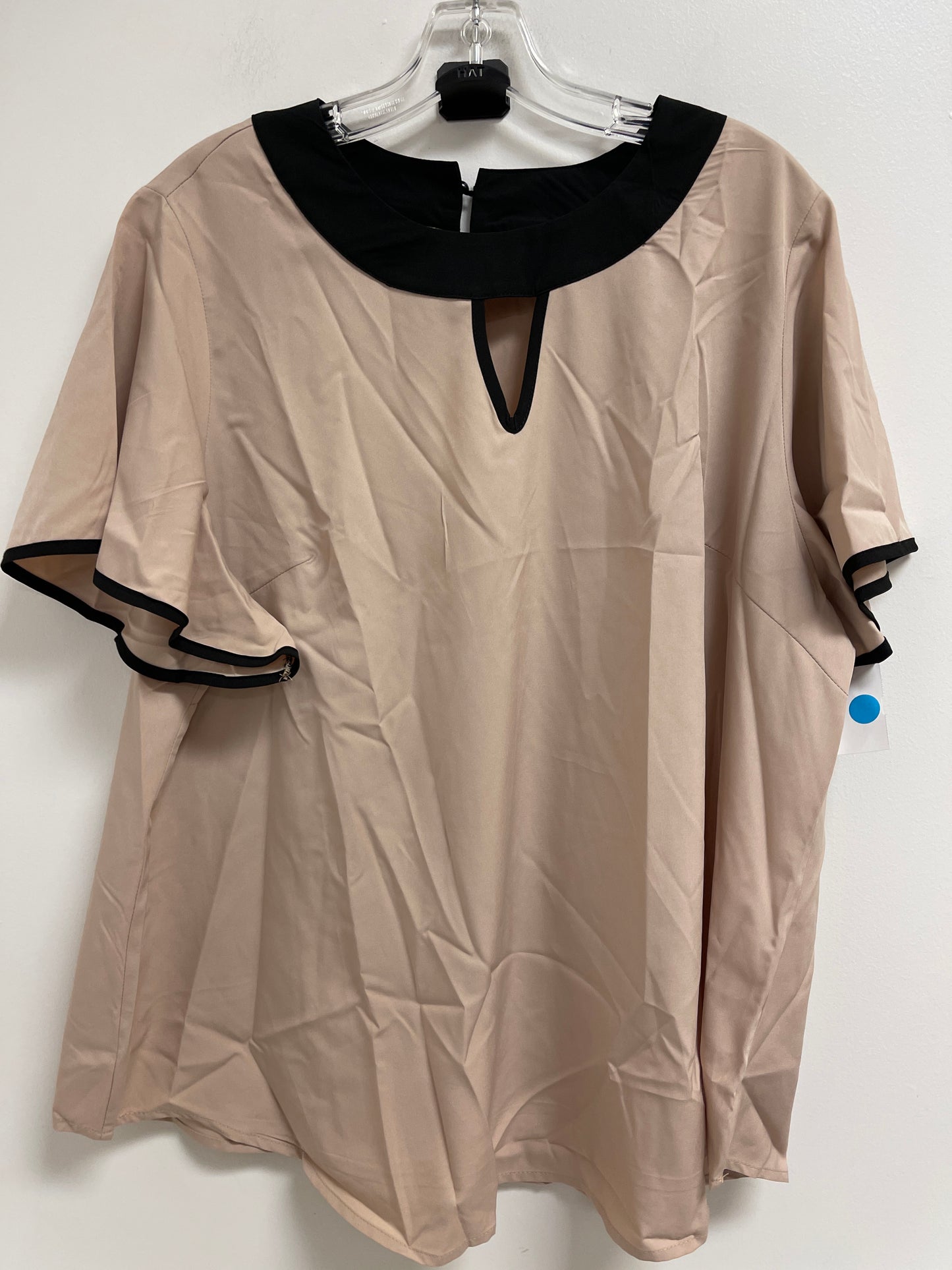 Top Short Sleeve By Shein In Cream, Size: 3x