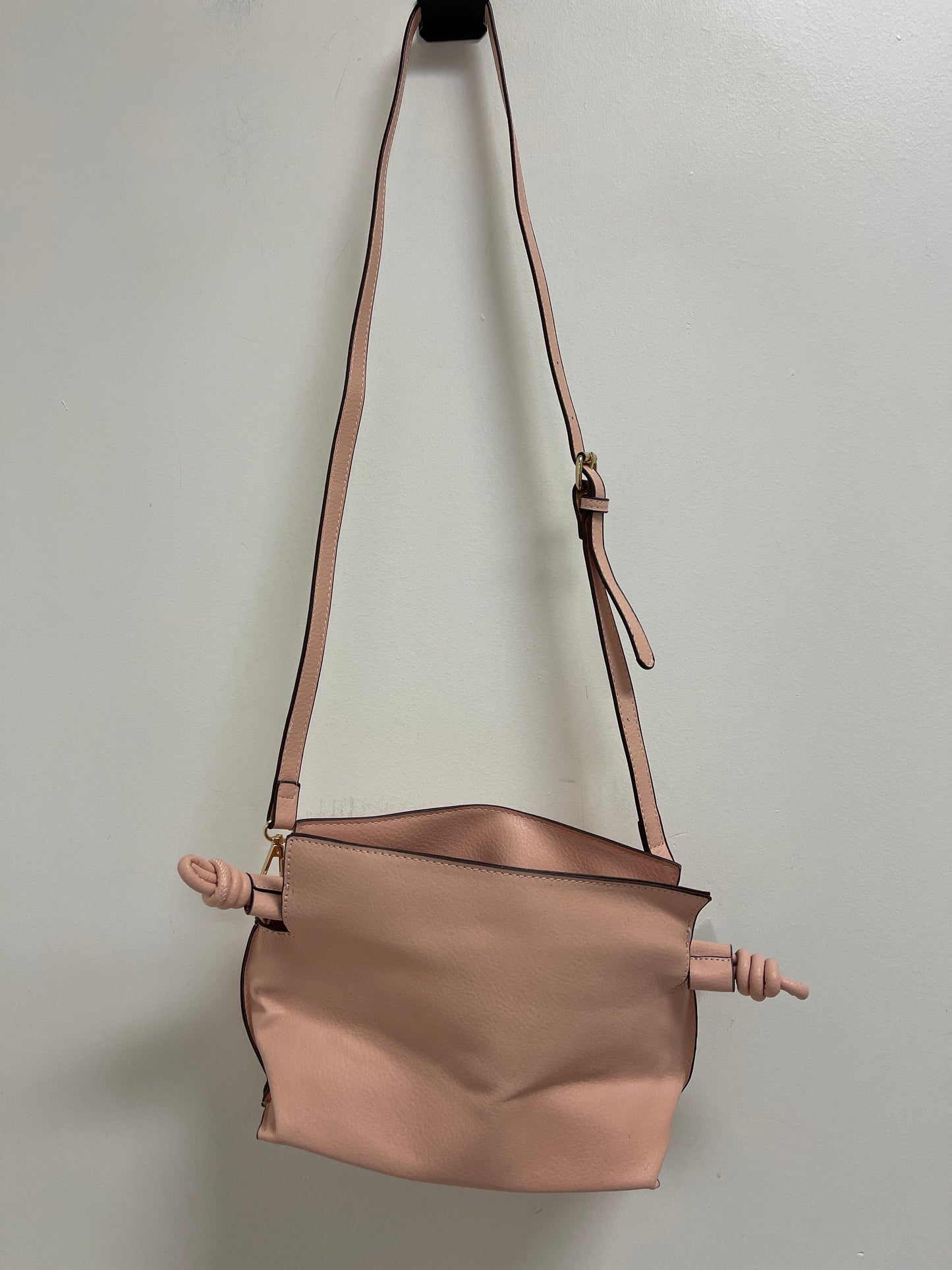 Crossbody By Clothes Mentor, Size: Medium