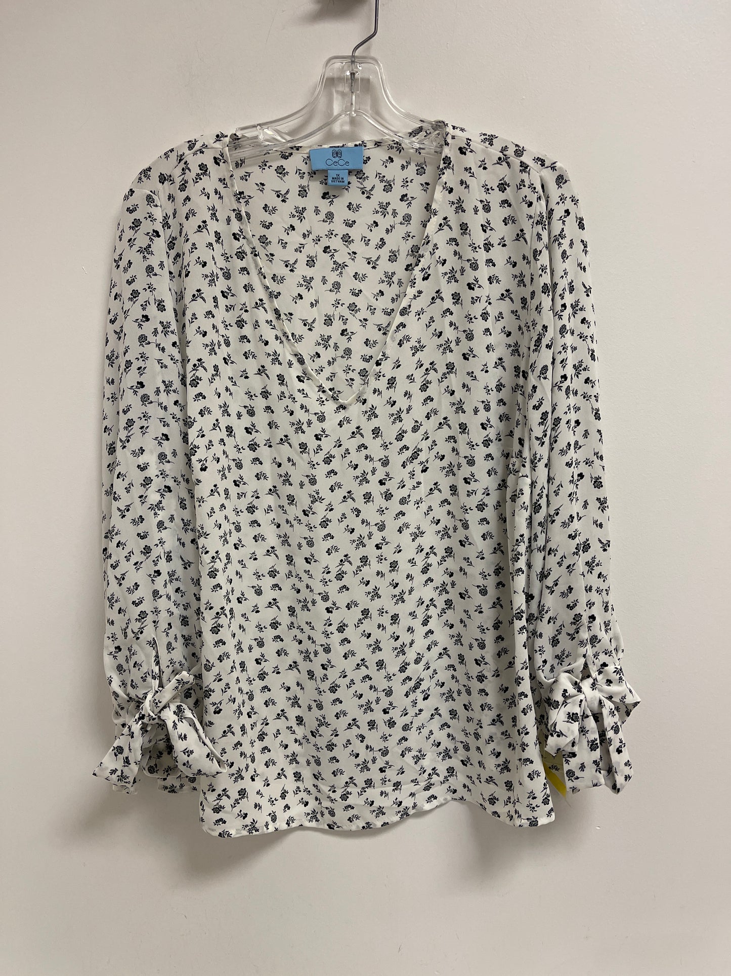 Top Long Sleeve By Cece In Black & White, Size: 1x