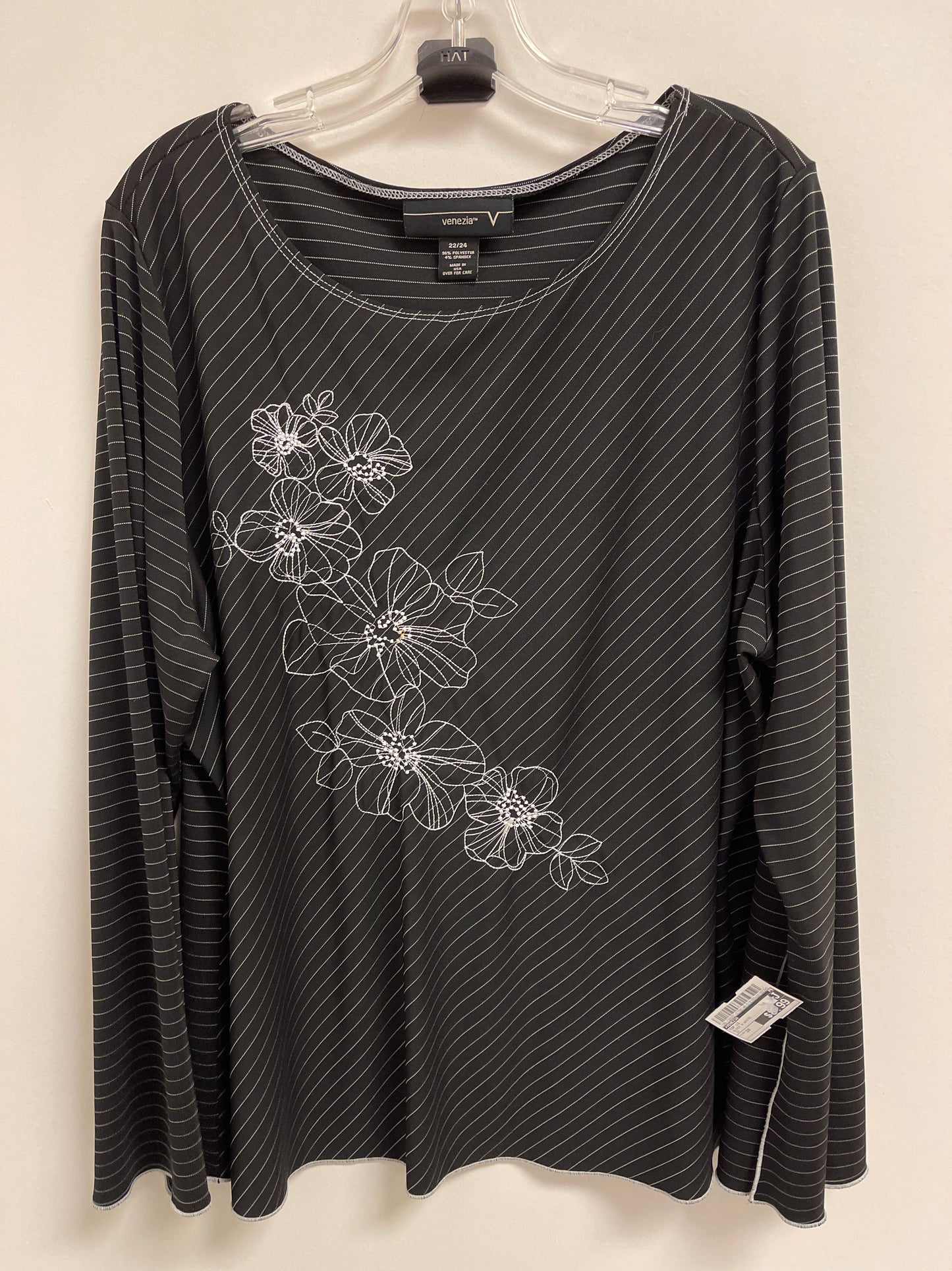 Top Long Sleeve By Venezia In Black & White, Size: 3x