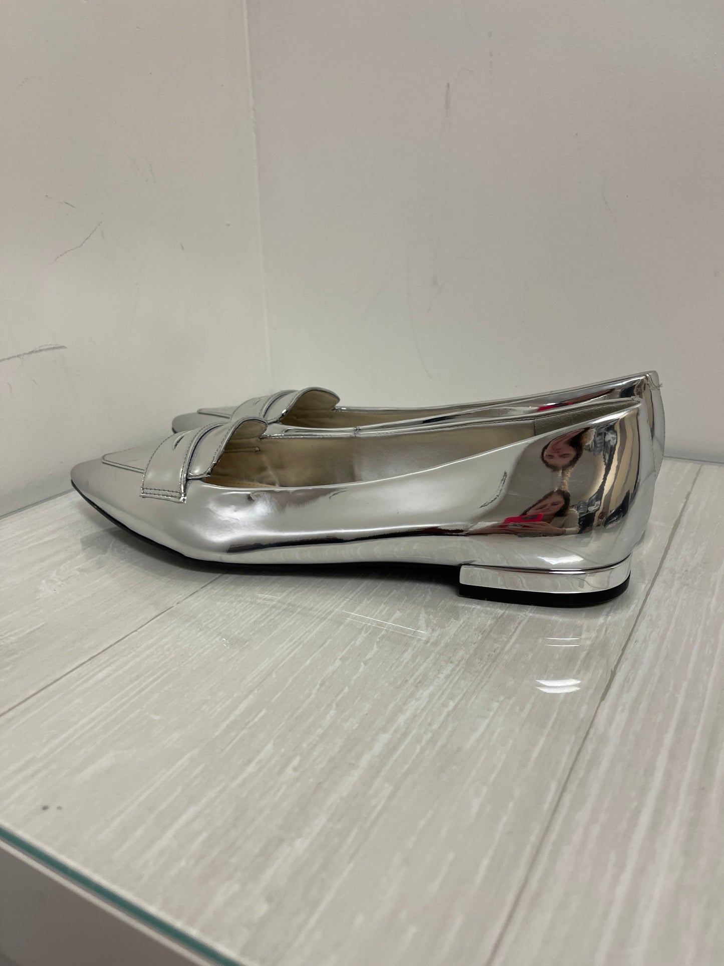 Shoes Flats By Nine West In Silver, Size: 9.5