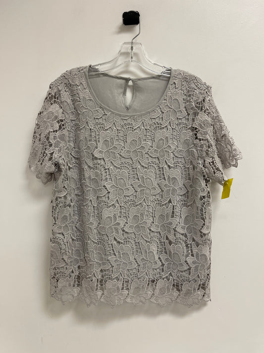 Top Short Sleeve By Clothes Mentor In Grey, Size: M