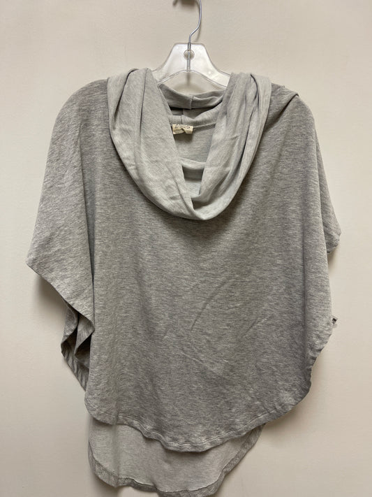 Top Short Sleeve By Clothes Mentor In Grey, Size: S