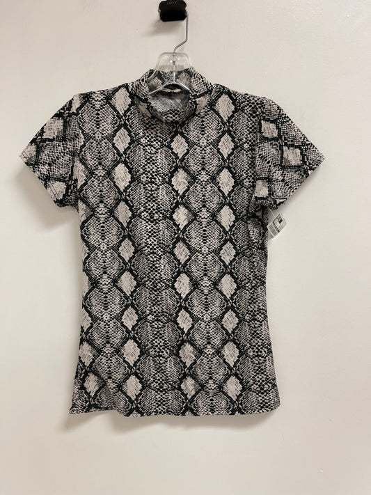 Top Short Sleeve By Clothes Mentor In Snakeskin Print, Size: S