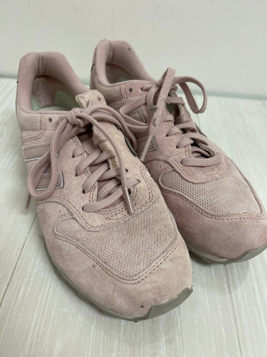 Shoes Sneakers By New Balance In Pink, Size: 8