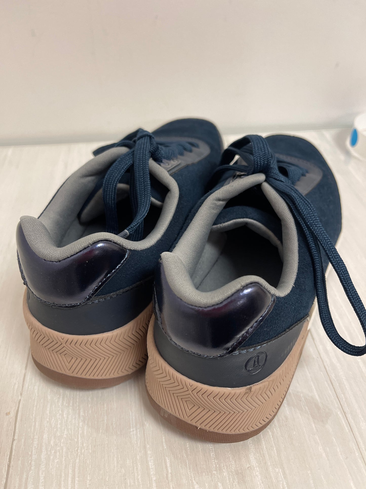 Shoes Sneakers By Lands End In Navy, Size: 6