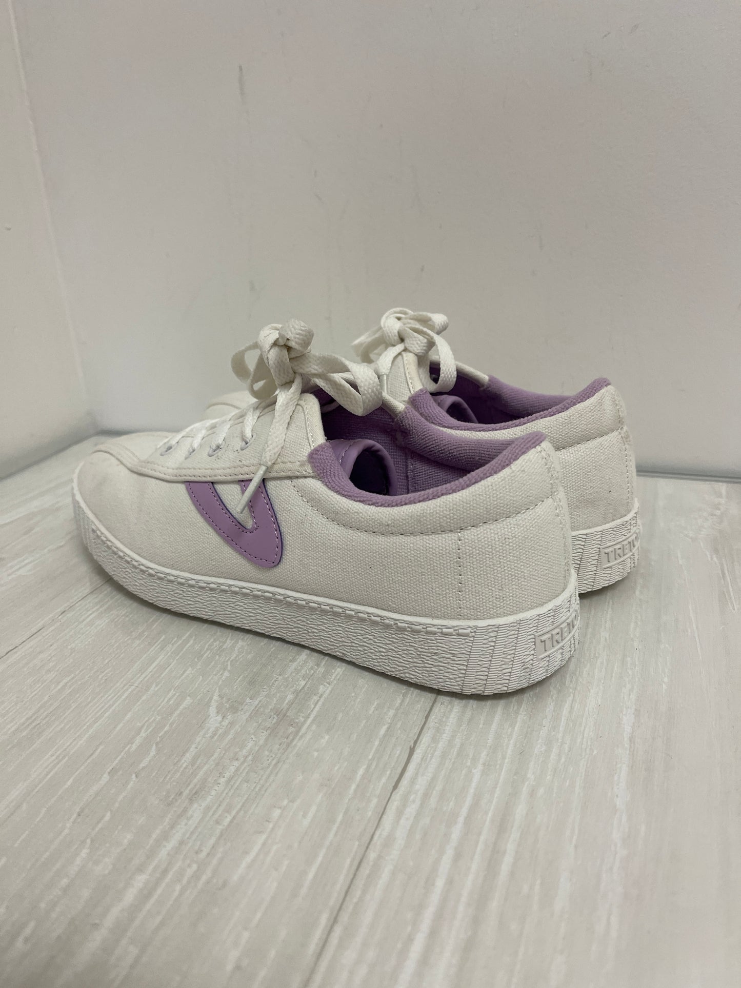 Shoes Sneakers By Clothes Mentor In Purple & White, Size: 7