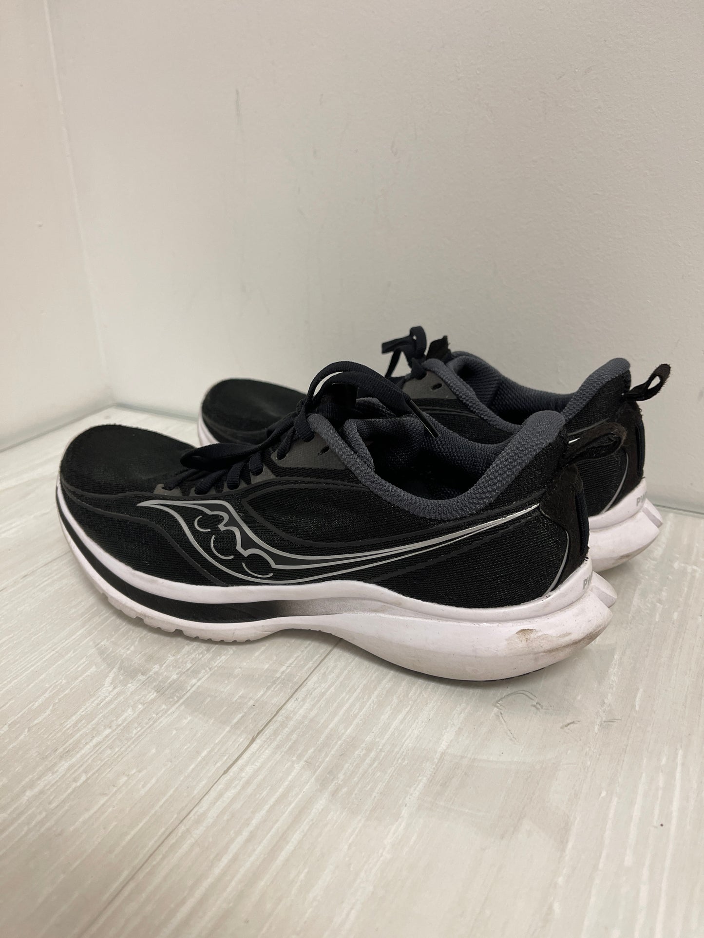 Shoes Athletic By Saucony In Black, Size: 9