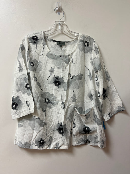 Top Long Sleeve By Clothes Mentor In Grey & White, Size: S