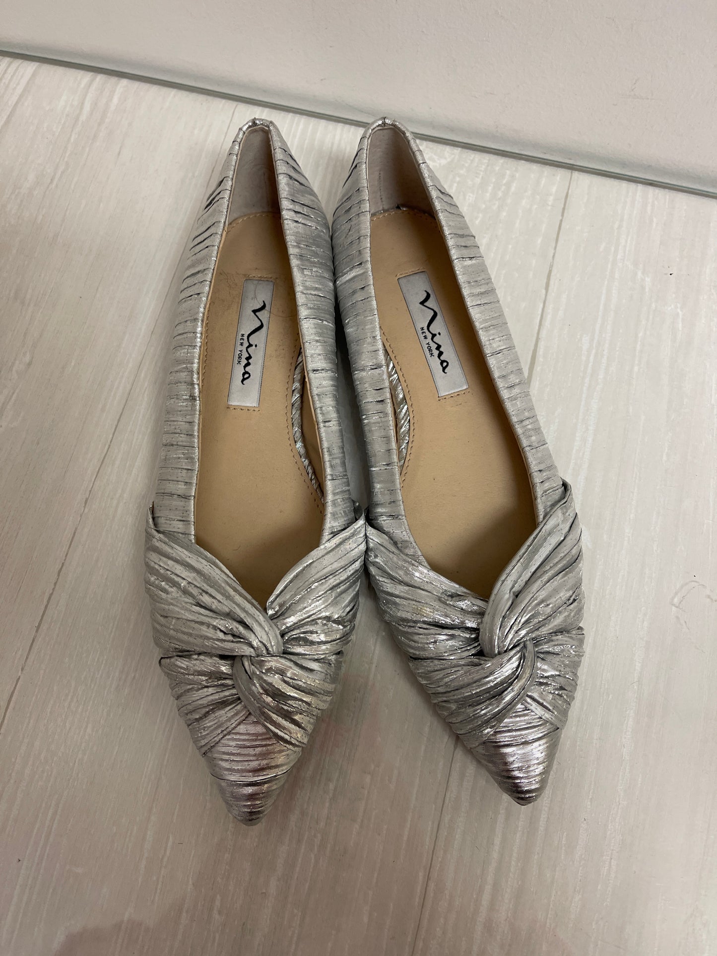 Shoes Flats By Nina In Silver, Size: 6.5