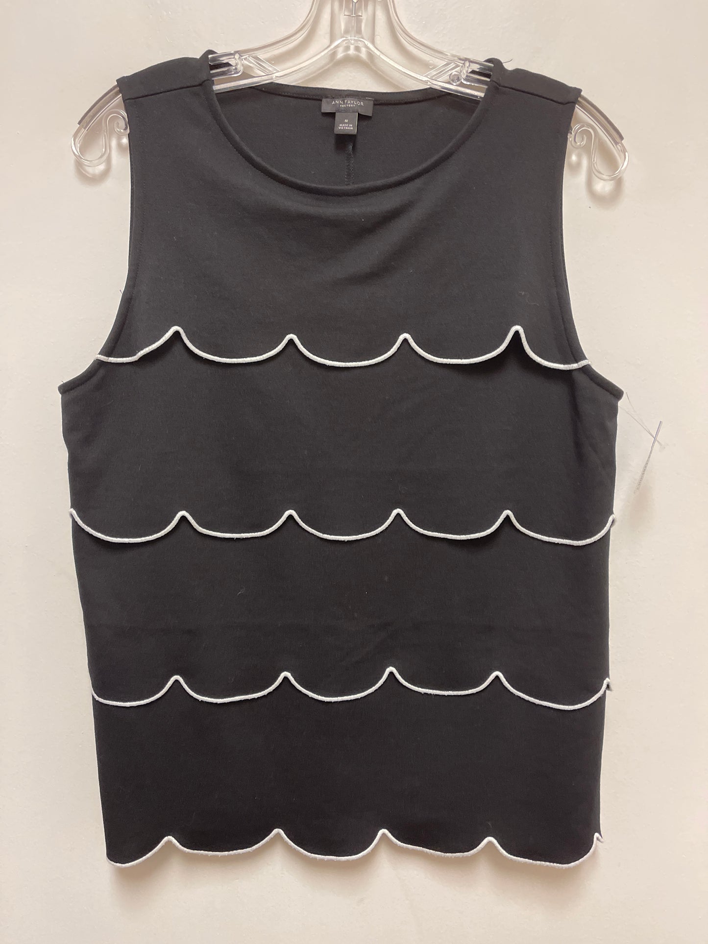 Top Sleeveless By Ann Taylor In Black & White, Size: M