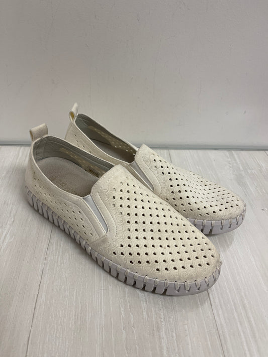 Shoes Flats By Clothes Mentor In White, Size: 7.5