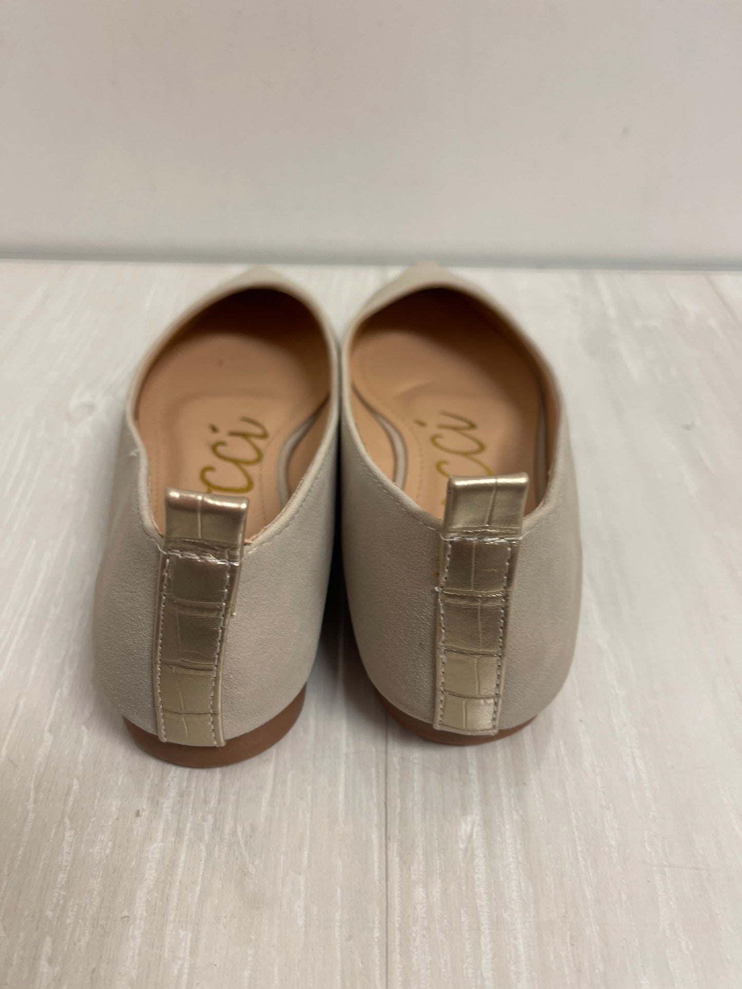 Shoes Flats By Clothes Mentor In Cream, Size: 6.5