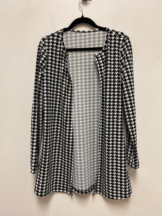 Sweater Cardigan By Clothes Mentor In Black & White, Size: M