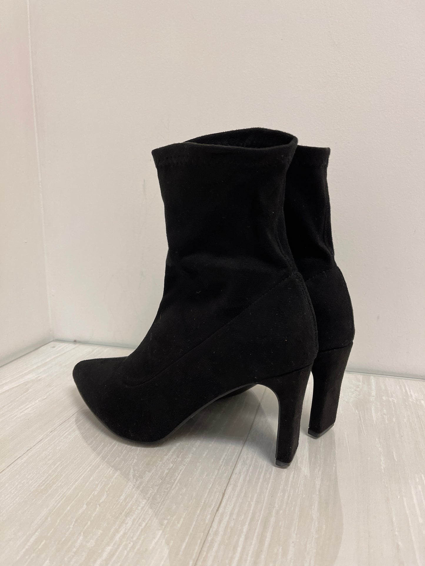 Boots Ankle Heels By Clothes Mentor In Black, Size: 10