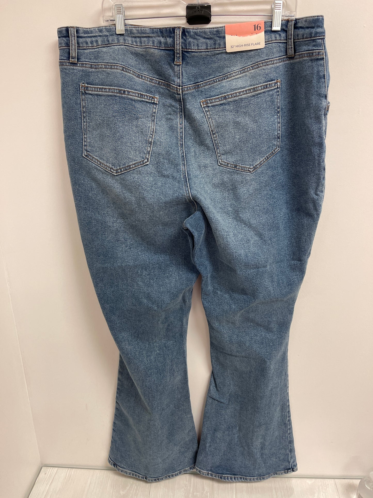 Jeans Flared By Clothes Mentor In Blue Denim, Size: 16