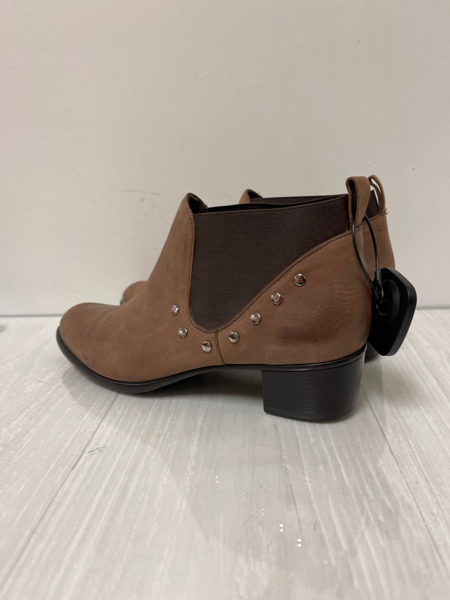 Boots Ankle Flats By Munro In Brown, Size: 9