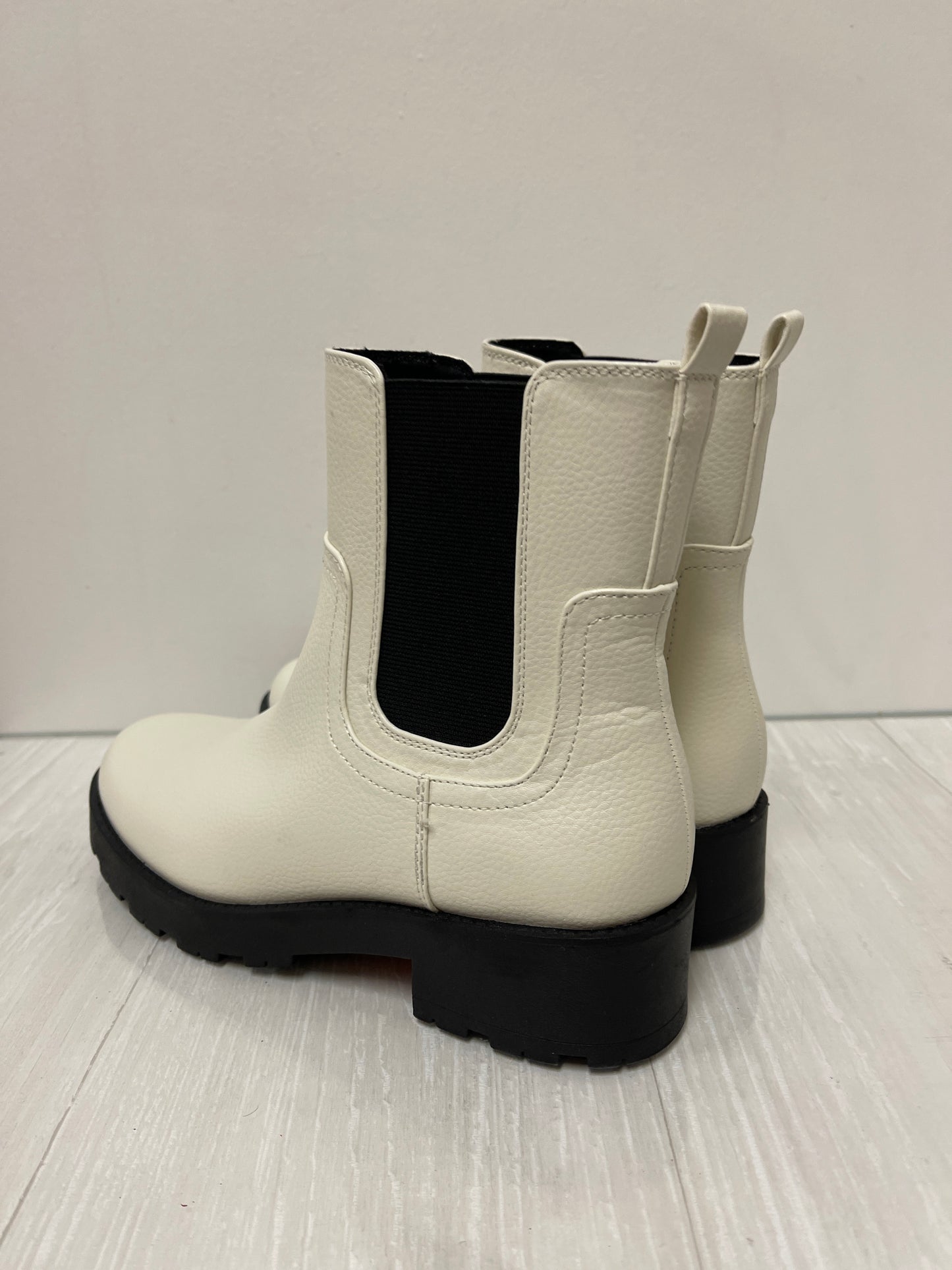 Boots Combat By Old Navy In White, Size: 9