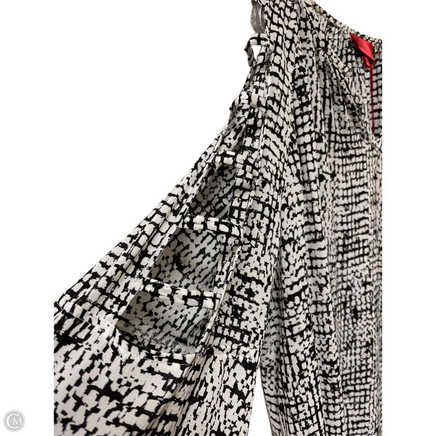 Top Long Sleeve By Jennifer Lopez In Black & White, Size: 1x