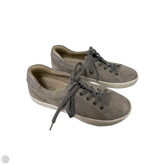 Shoes Sneakers By Naturalizer In Grey, Size: 7
