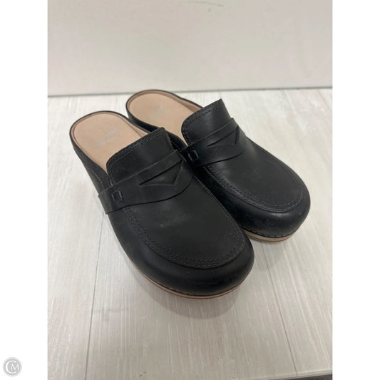 Shoes Flats By Dansko In Black, Size: 7.5