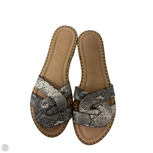 Sandals Flats By Clothes Mentor In Snakeskin Print, Size: 9.5