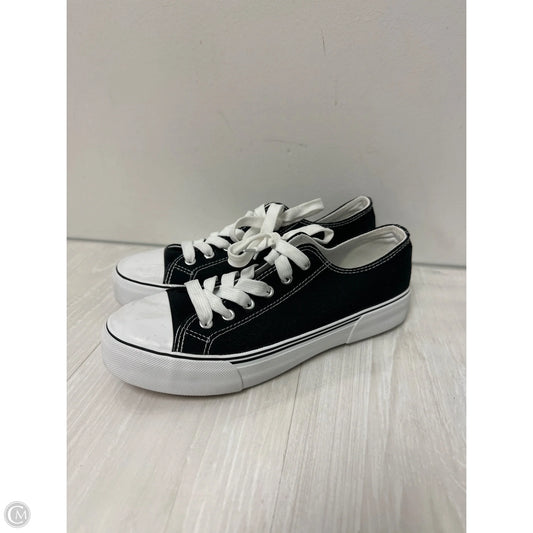 Shoes Sneakers By Clothes Mentor In Black & White, Size: 8