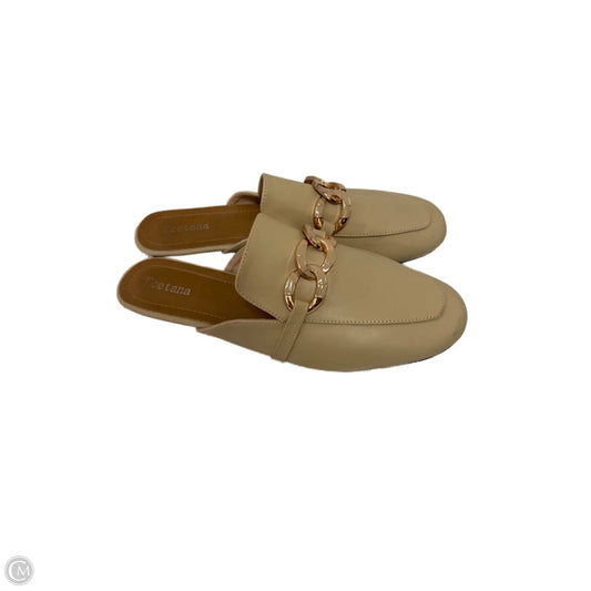 Shoes Flats By Clothes Mentor In Cream, Size: 11.5